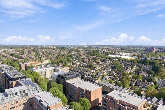 Bathurst Square, London, N15