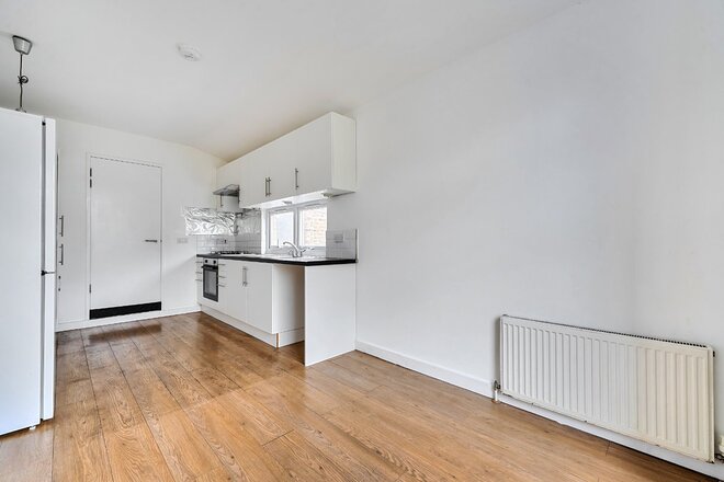 Whitehorse Lane, London, SE25