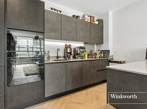 Oakleigh Road North, London, N20