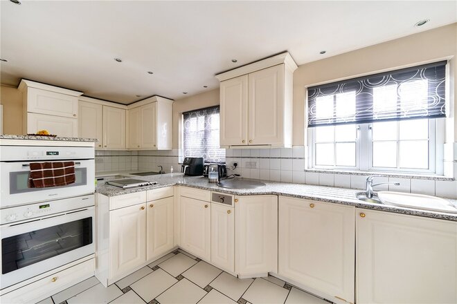 Haslemere Gardens, London, N3