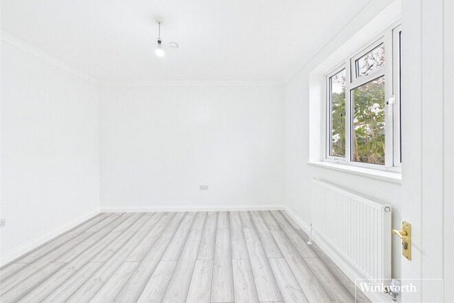 Sturgess Avenue, London, NW4