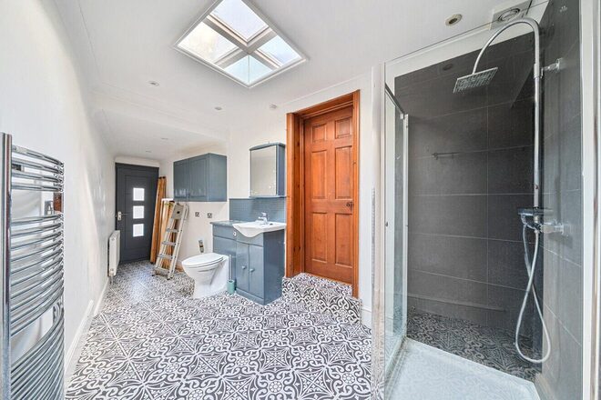 Annsworthy Crescent, London, SE25
