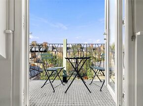 West Bank, London, N16