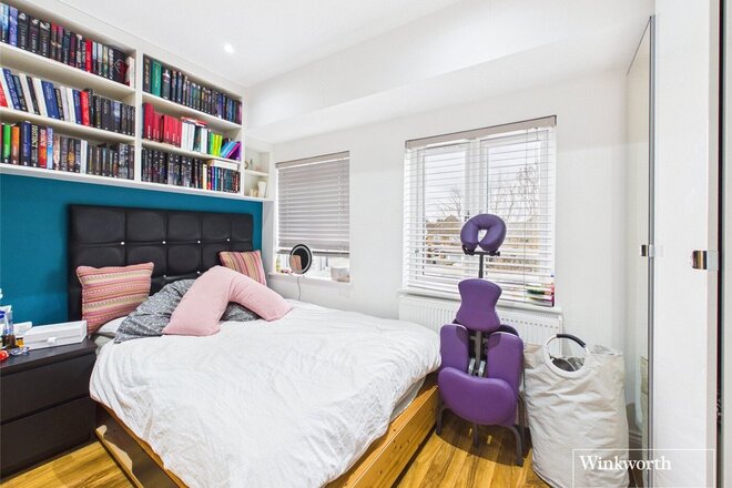 Edgwarebury Lane, Edgware, HA8