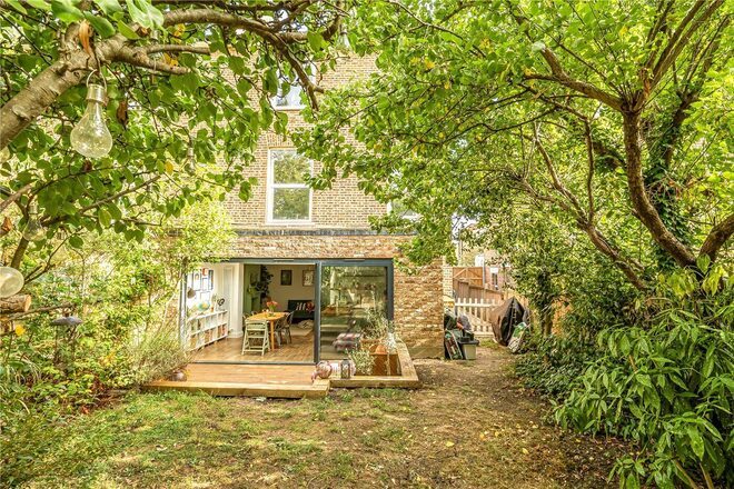 Versailles Road, London, SE20