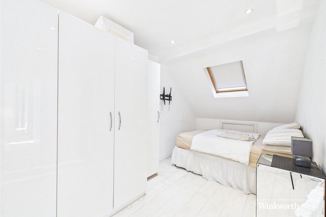 Winston Avenue, London, NW9