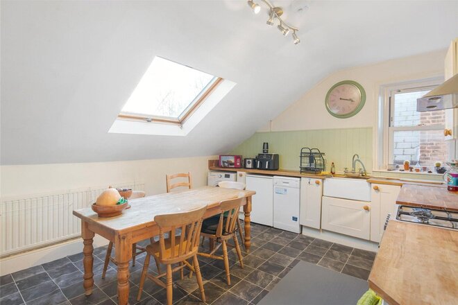 Border Crescent, London, SE26