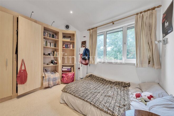 Golders Green Crescent, London, NW11