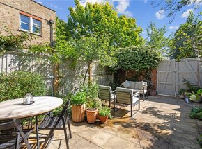 Deronda Road, London, SE24