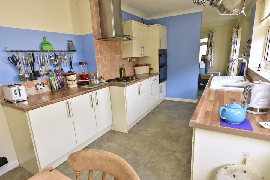 A KITCHEN 1.JPG