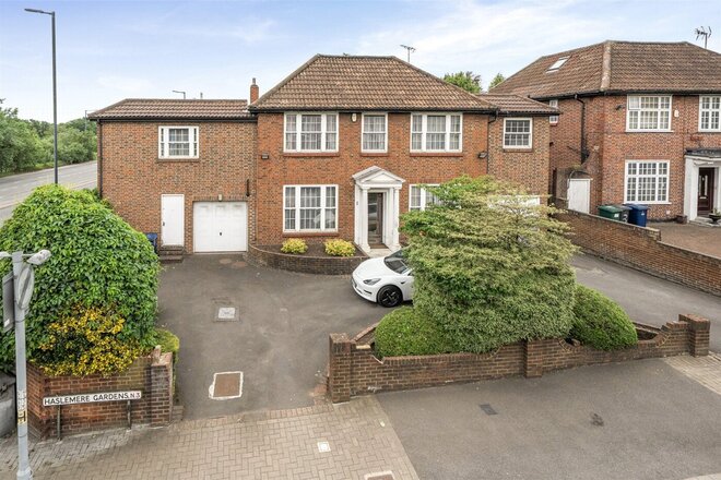 Haslemere Gardens, London, N3