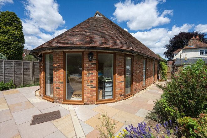 The Lees, Ashford, TN25