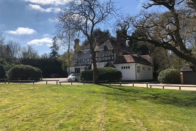 New Place, Sunningdale, SL5