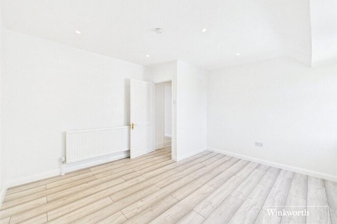 Sturgess Avenue, London, NW4