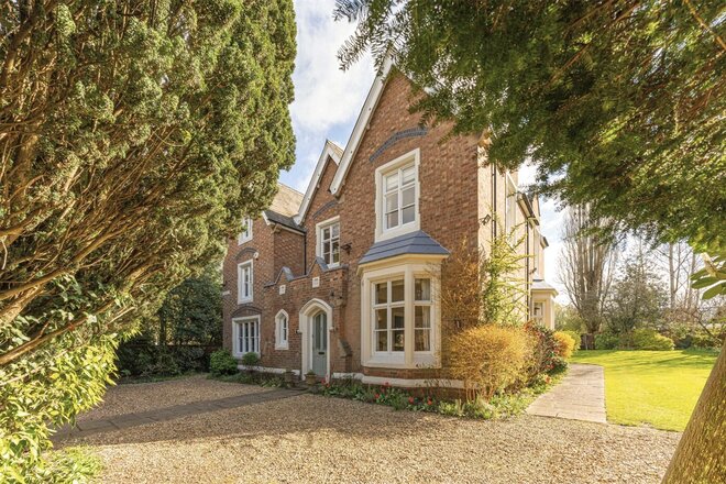 Eastnor Grove, Warwickshire, CV31
