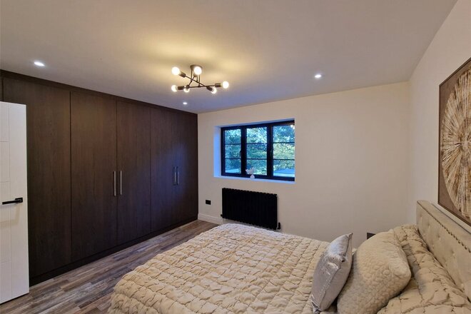 Wellington Avenue, Surrey, GU25