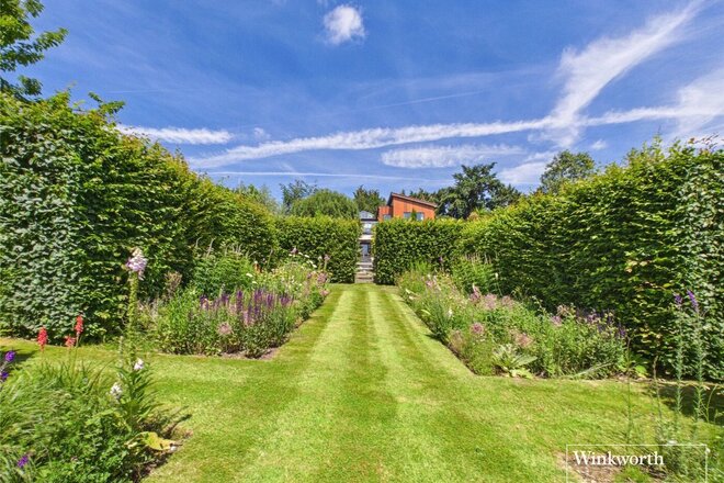 Newbury Road, Thatcham, RG19