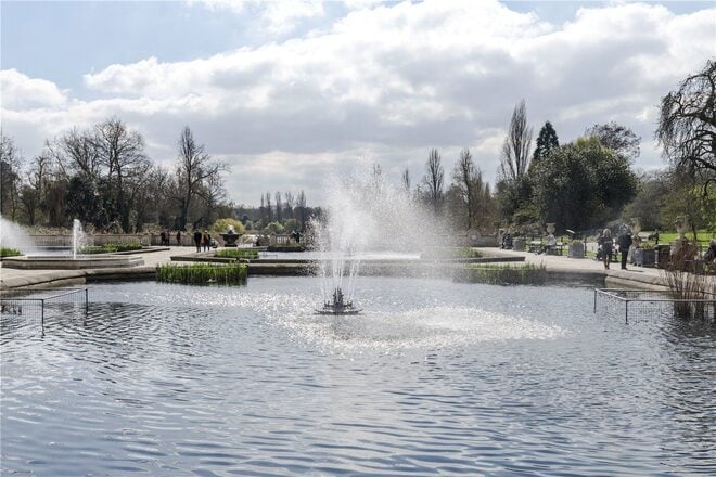 Hyde Park Square, Hyde Park, W2