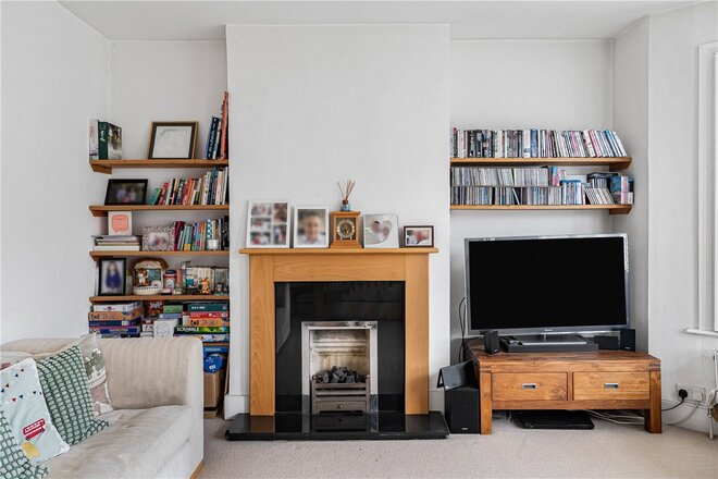 Rathcoole Avenue, London, N8