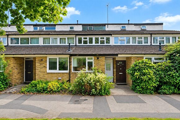 Sperrin Close, Hampshire, RG22