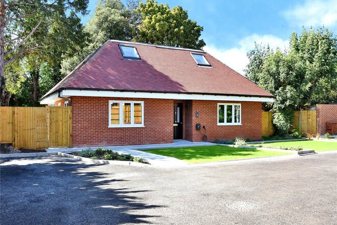 Holly Oak Close, Sutton, SM2