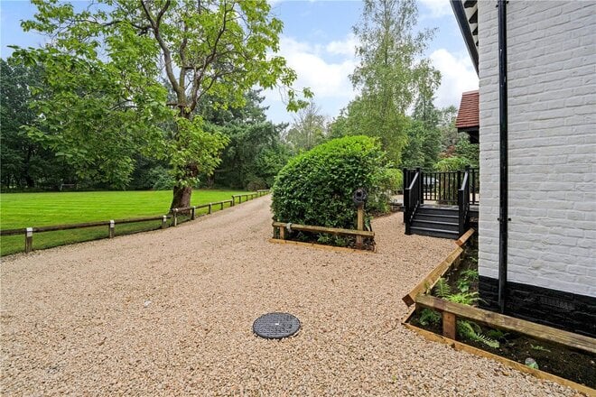 New Place, Sunningdale, SL5
