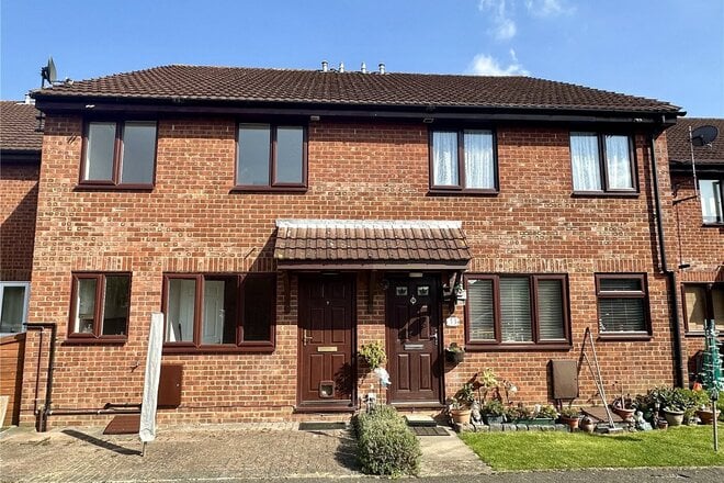 Moore Close, Farnham, GU10