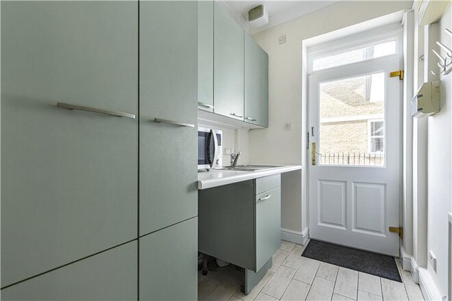 Devereux Lane, London, SW13