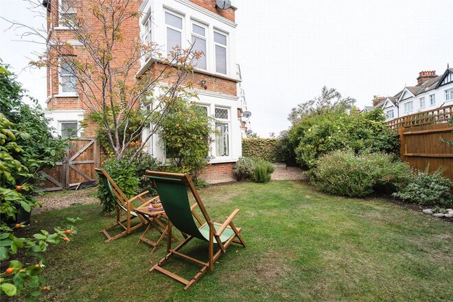 Salford Road, London, SW2