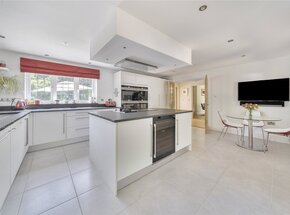 Moor Park Way, Surrey, GU9
