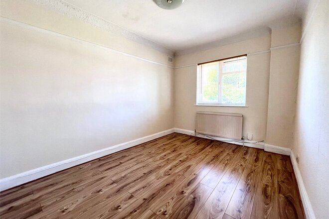 Portsmouth Road, Surrey, KT7