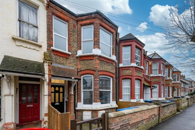 Bathurst Gardens, London, NW10
