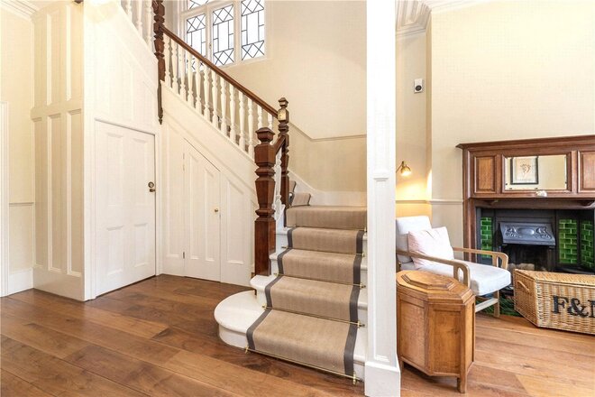 Daylesford Avenue, London, SW15