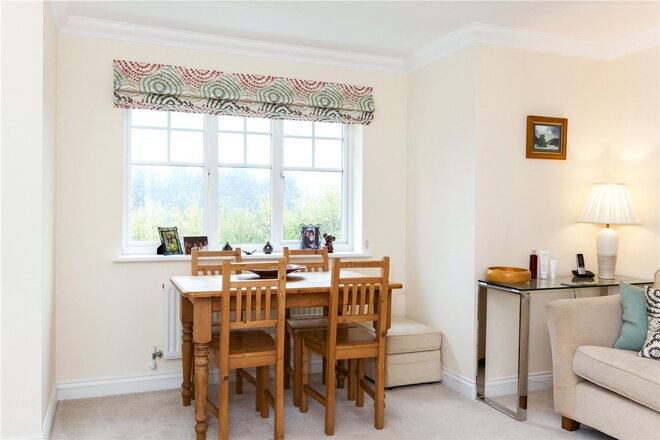 Grove Court, Newbury, RG14