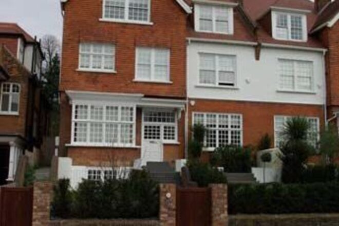 Bracknell Gardens, London, NW3