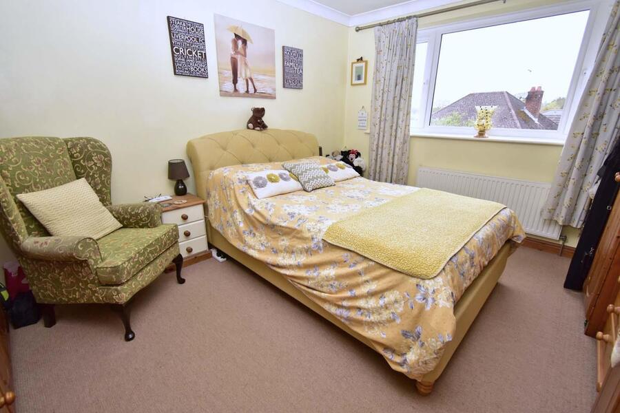 A BEDROOM1.JPG