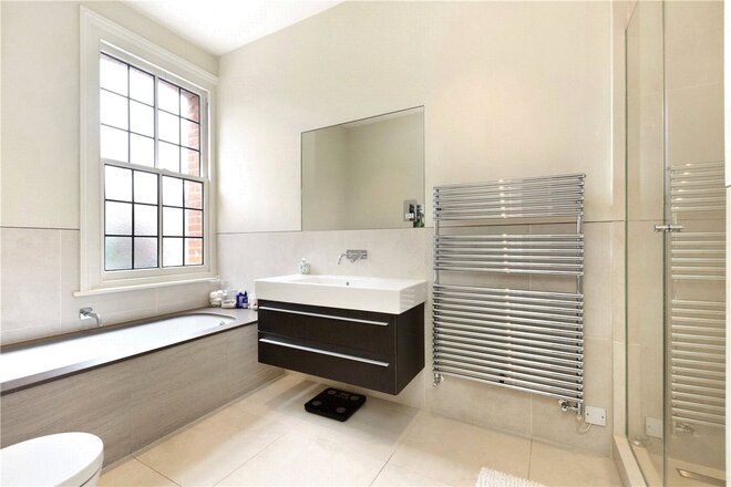 Daylesford Avenue, London, SW15