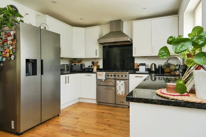 Silverthorn Close, Gloucestershire, GL53