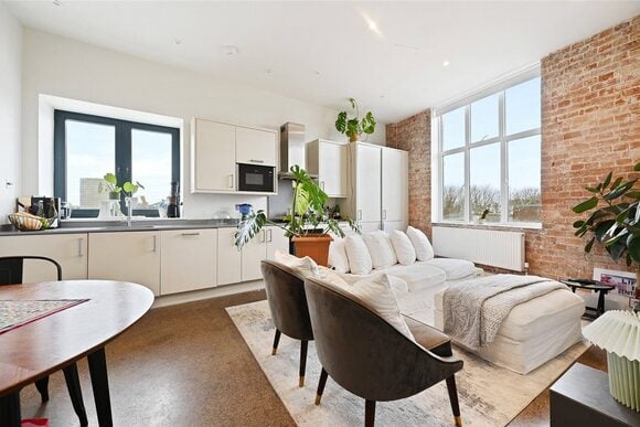 Stanley Gardens, London, W3
