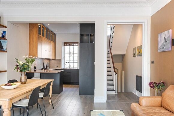 Moreton Place, London, SW1V