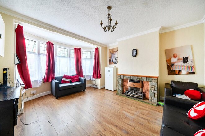 Sundial Avenue, London, SE25