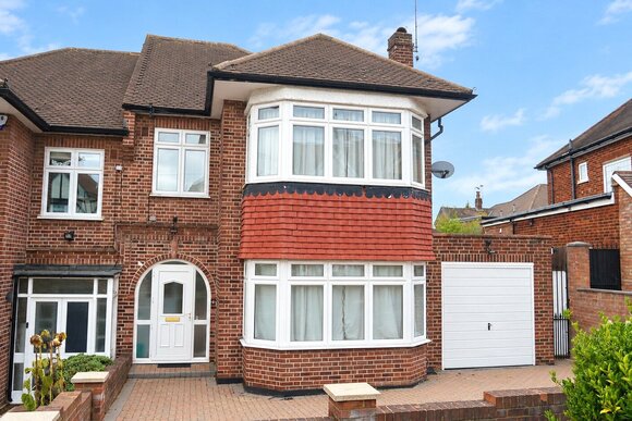 Ashurst Road, Cockfosters, EN4
