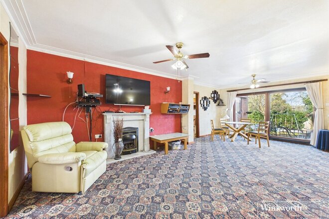 Wolmer Gardens, Edgware, HA8