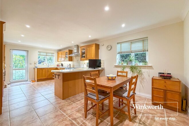 Woolsbridge Road, Ringwood, BH24