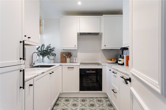 Deronda Road, London, SE24