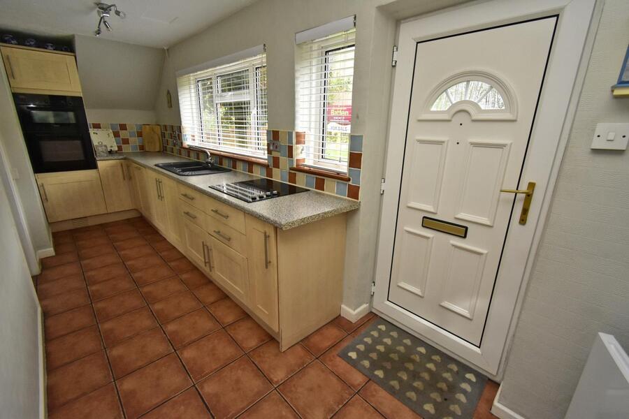 A KITCHEN.JPG