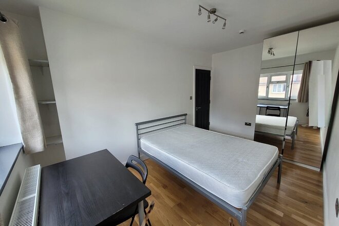 Milton Court Road, London, SE14