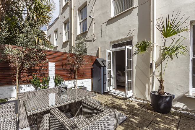 Randolph Avenue, London, W9