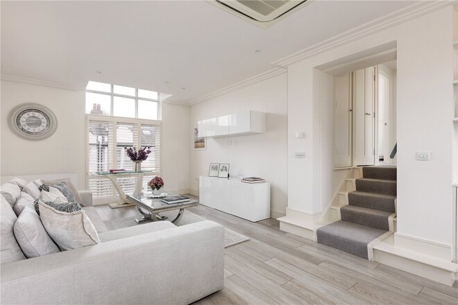 Deodar Road, London, SW15