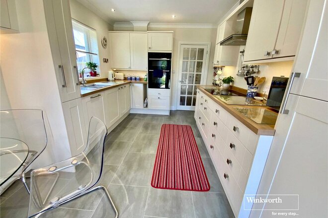 Lingwood Avenue, Dorset, BH23